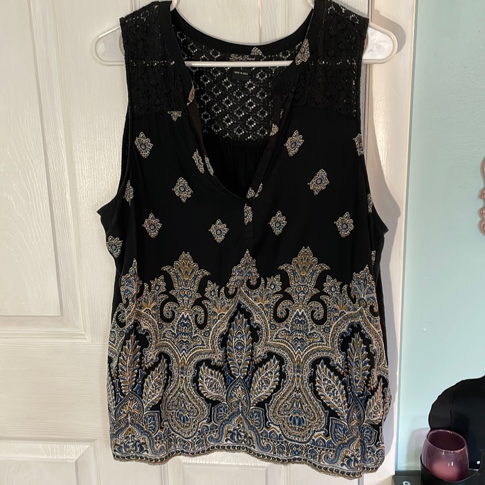 Gorgeous Lucky brand paisley top with lace yoke detail.